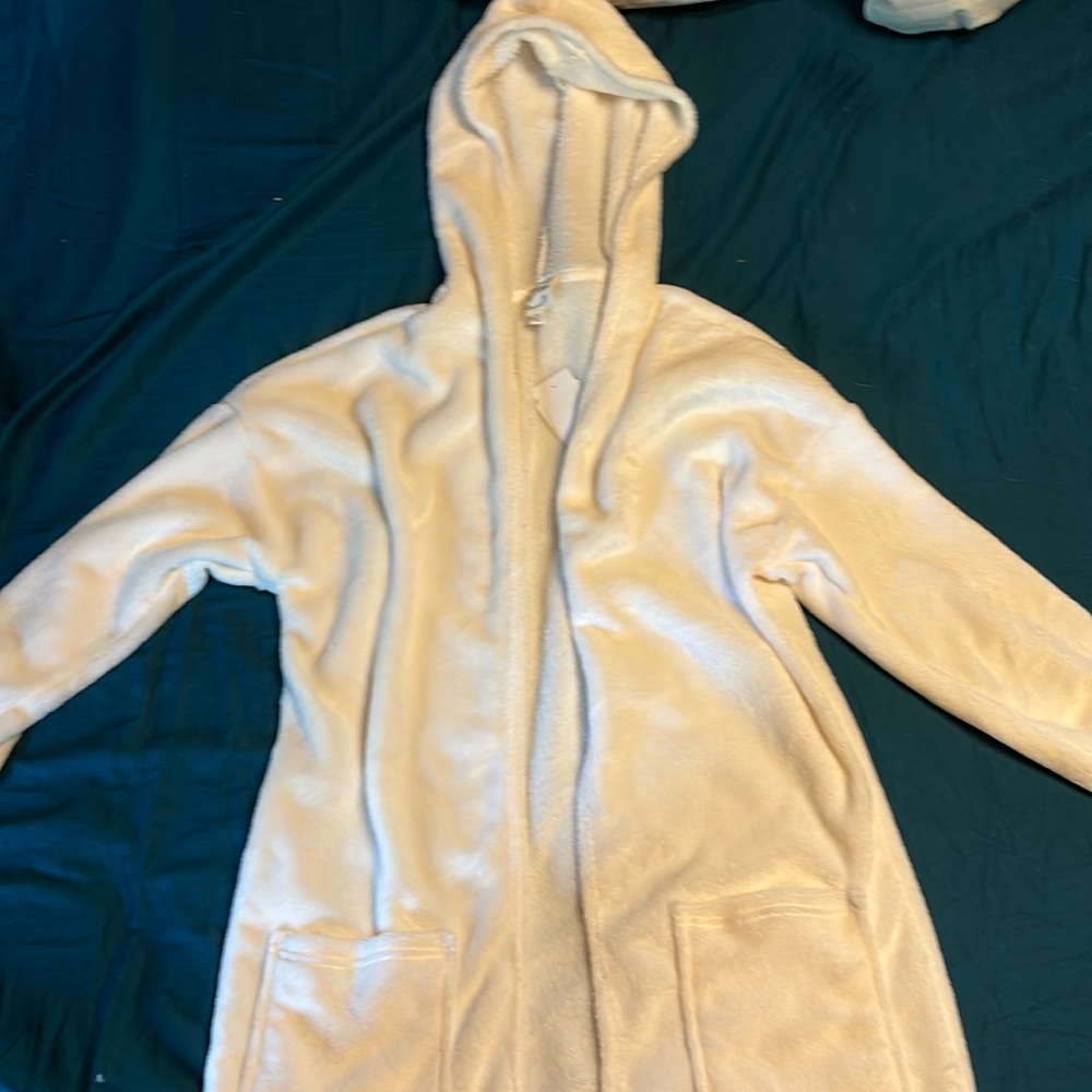 Hippie Rose fleece robe in winter white.  Size S.  NWT.